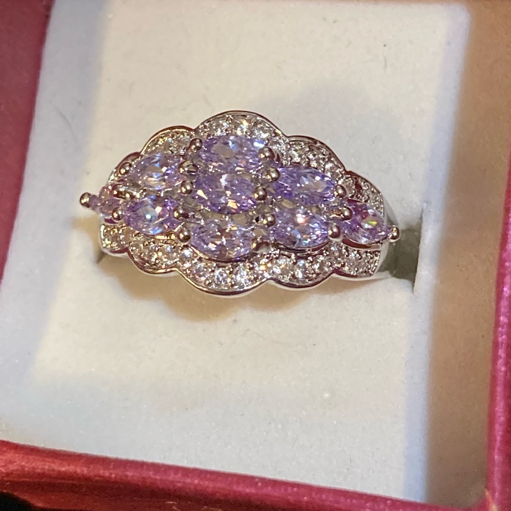 Ring with lots of sparkle NWOT - Picture 3 of 7